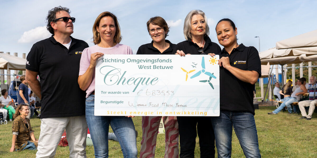 Cheque-uitreiking Wereld Food Music Festival Cheque-uitreiking Wereld Food Music Festival